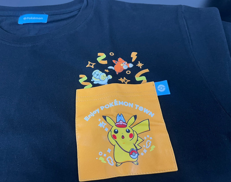 【フリーサイズ】Tシャツ 黒 Enjoy Pokēmon Town 2024