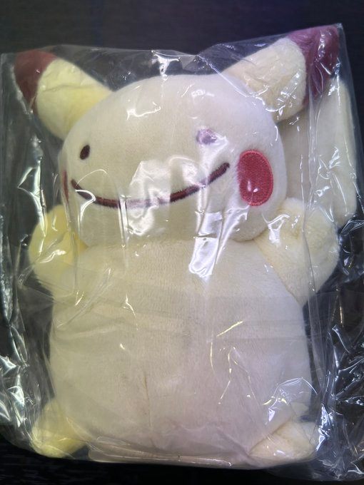 ぬいぐるみ 海外製 へんしん！メタモン ピカチュウ